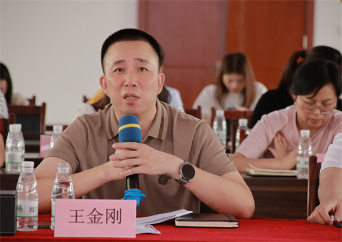 小王總.jpg 小王總.jpg