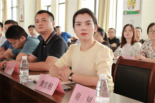 會場人員特寫1_副本.jpg 會場人員特寫1_副本.jpg